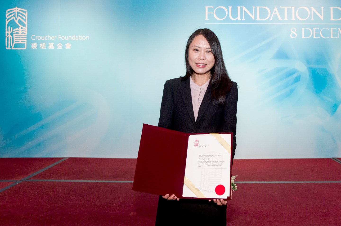 Professor Lui receives the Croucher Innovation Award 2017, for her distinguished accomplishment in the international scientific community