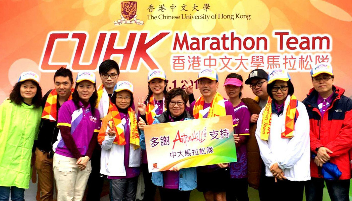 Mr. and Mrs. Sin (5th and 6th from right) at the Standard Chartered Hong Kong Marathon
