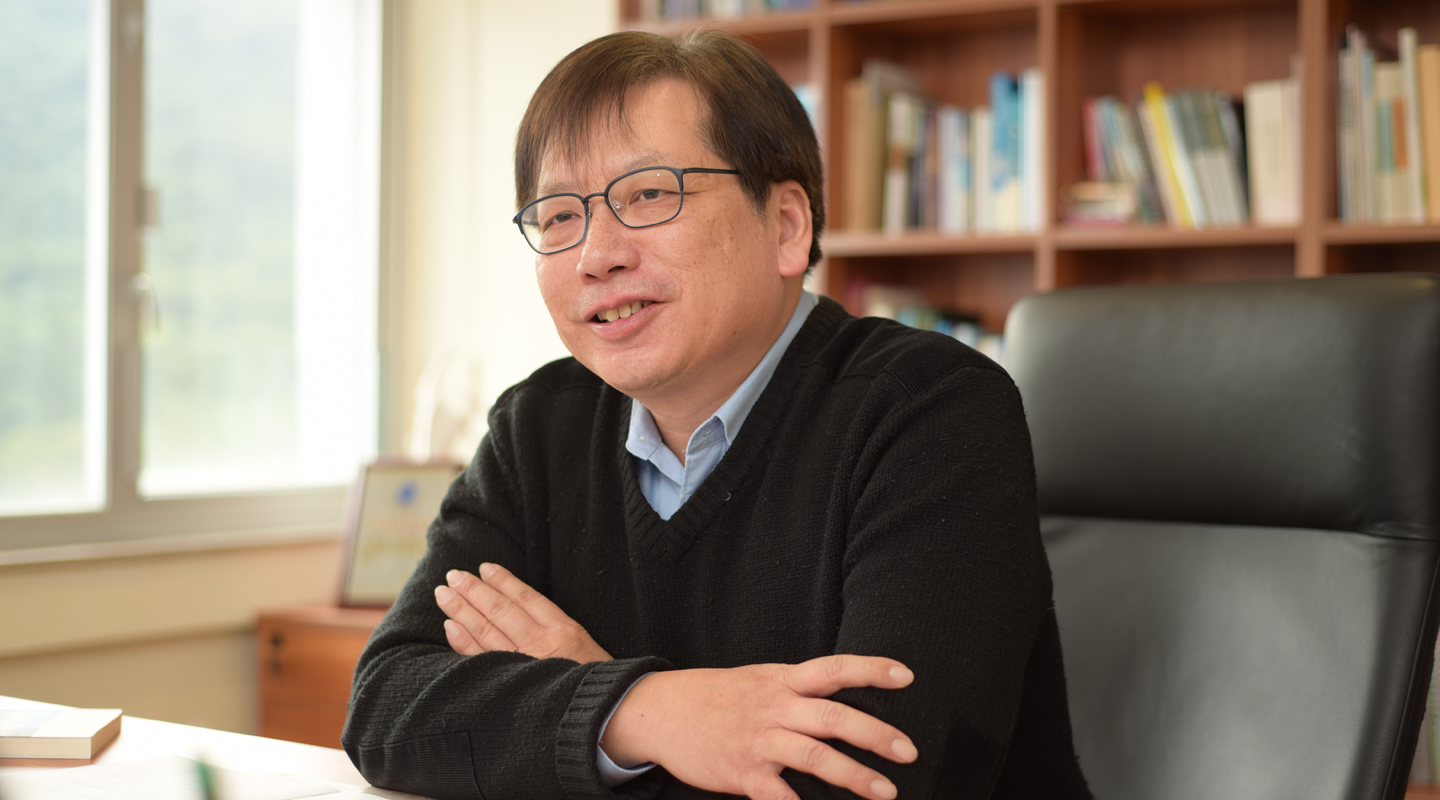 Professor Ho believes reading literature is the very key to enhancing language proficiency