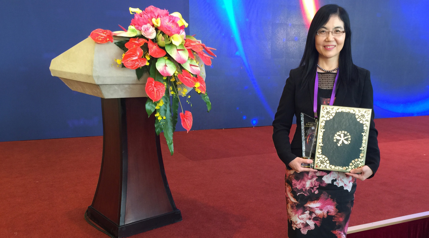 Prof. Yu Jun won Scholar Award of the 11th WuXi PharmaTech Life Science and Chemistry Awards in 2017 for her accomplishment in molecular mechanisms research and treatment of gastrointestinal cancers