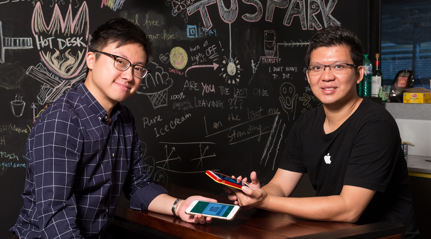 Tim Lee makes a foray into Hong Kong’s mobile payment market with Will Leung <em>(left)</em>, co-founder of Qfpay Overseas