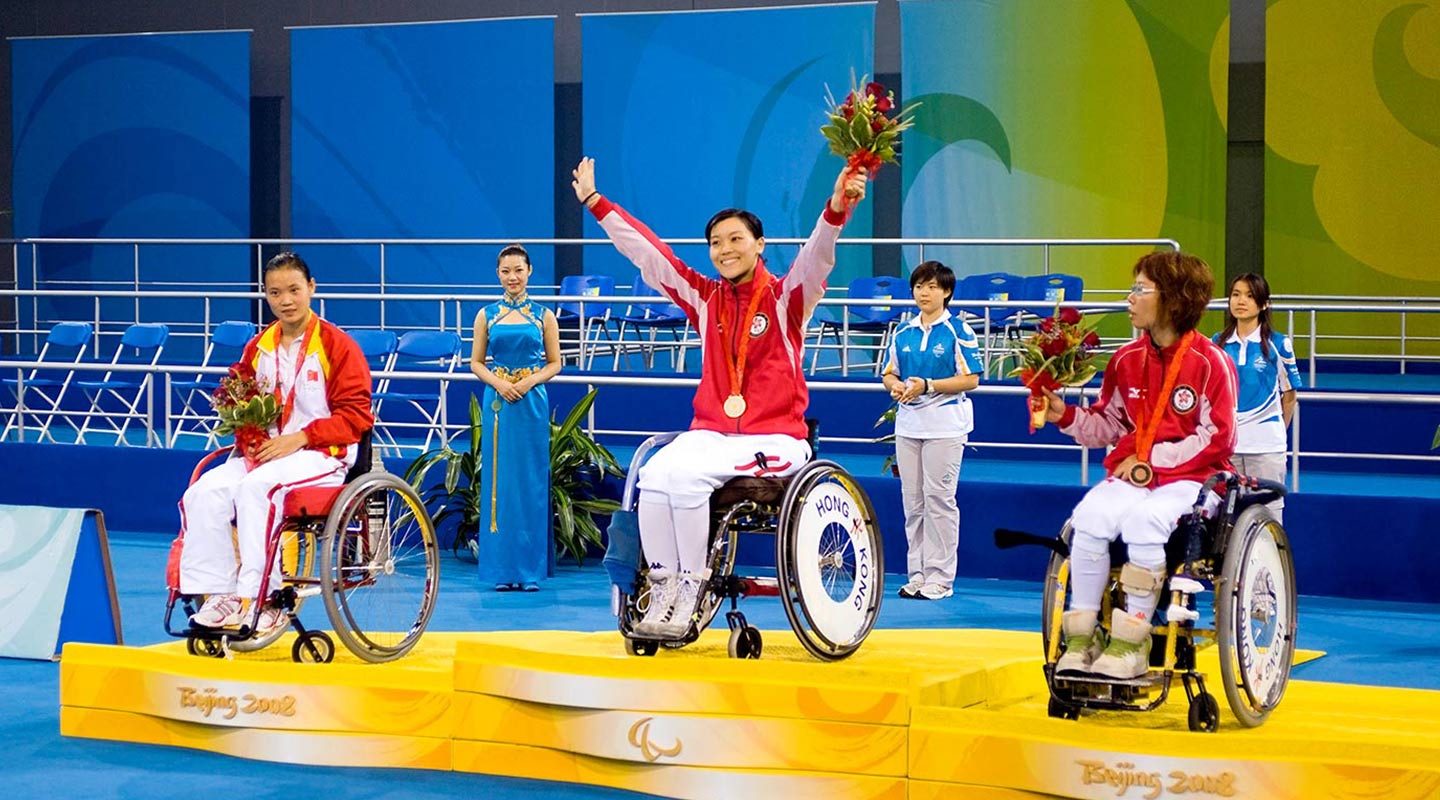 余翠怡是香港史上殘奧會累積金牌數目最多的選手。圖為2008年京奧摘金