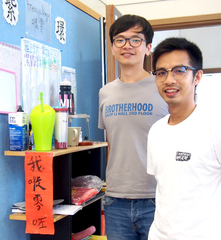 <em>Daisy Li Hall tutors Leung Chiu-yin</em> (right) <em>and Fung Ka-ming with the DLH Freecycling Station</em>
