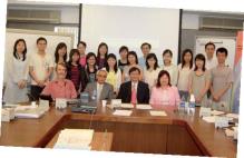 Front row from left: Mr. Stuart Mead, facilitator of the 2007 Summer Institute; Mr. Leslie Chung, director of Dr. Tien Chang Lin Technology Innovation Foundation Limited; Prof. John Lee, dean of education;  Prof. Barley Mak, director of the <em>WrITE</em> Project. Back row: 2007 Summer Fellows and the <em>WrITE</em> project team