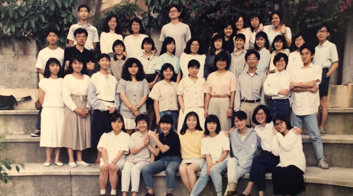 Lorraine Chan <em>(front row in yellow polo shirt)</em> with journalism classmates at the Roman Garden 'Forum' <em>(courtesy of interviewee)</em>