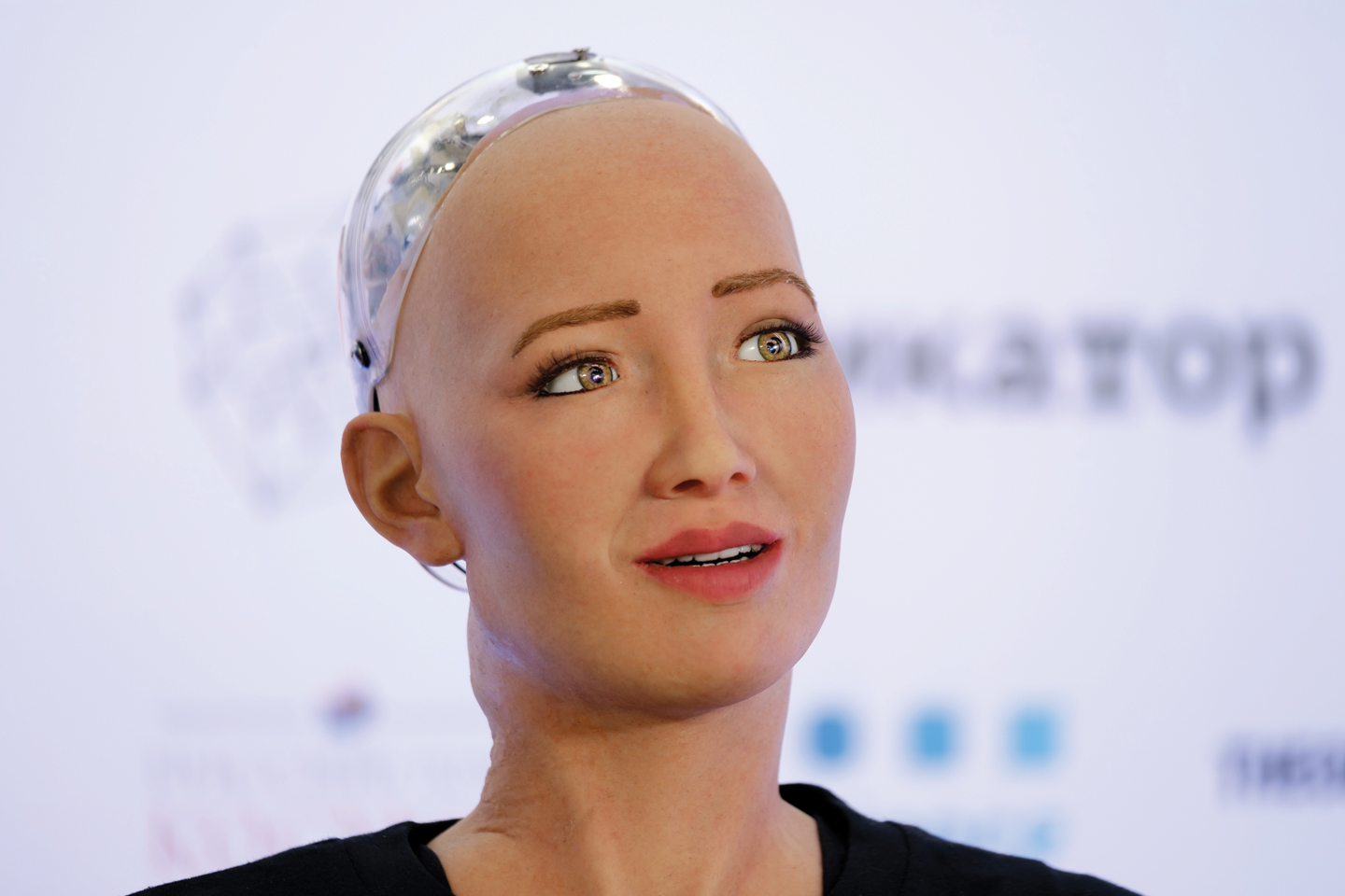 蘇菲亞由香港科技公司Hanson Robotics研發，面世後遭楊立昆（Yann LeCunn）等知名人工智能學者批評為一場炒作<em> （Anton Gvozdikov / Shutterstock.com）</em>