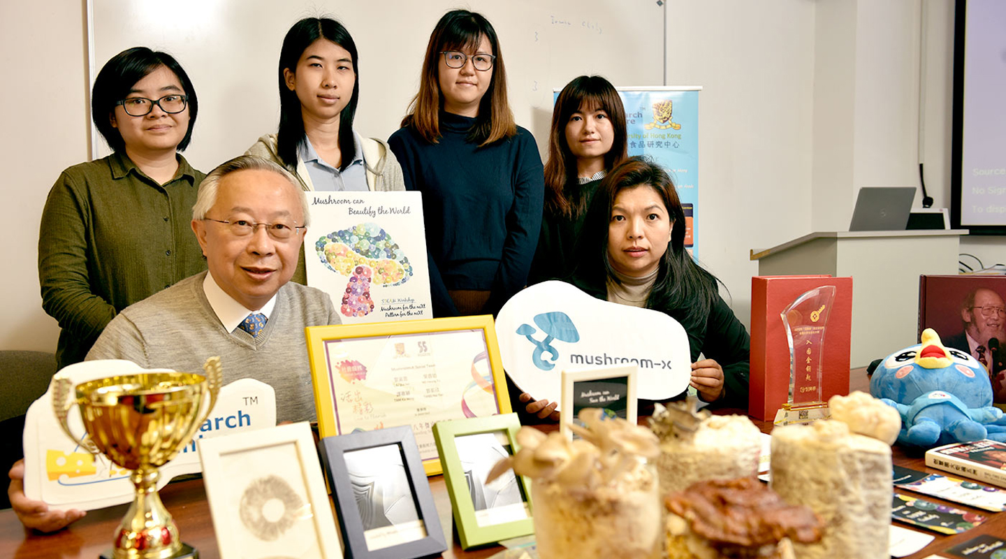 (Front row, from left) <em>Prof. Kwan Hoi-shan, Miss Beatrice Ho</em>;（Back row, from left） <em>Caity Tam, Yannes Tang, Helen Lai and Crystal Ng</em>