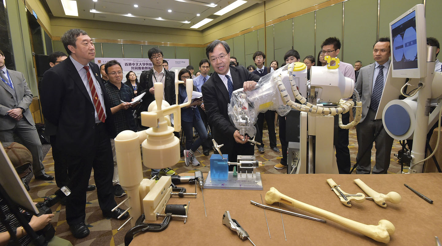Prof. Leung Kwok-sui of the Department of Orthopaedics and Traumatology demonstrates the Hybrid Orthopaedic Robot which has been successfully applied in more than 10 orthopaedic surgeries including minimally invasive internal fixation