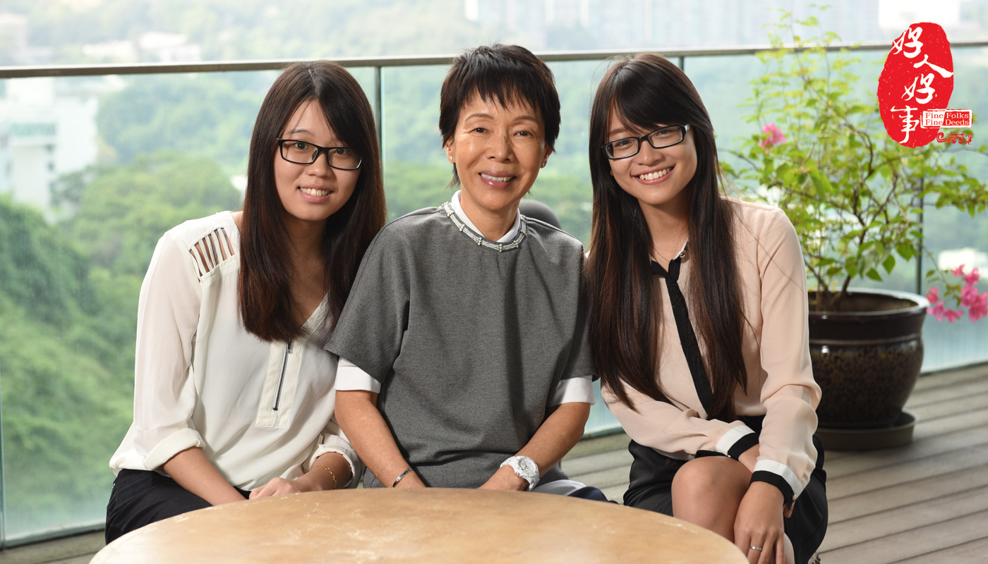 Ruth Kuok <em>(centre)</em> met with students who got help from her scholarships <em>(Photo by ISO staff)</em>