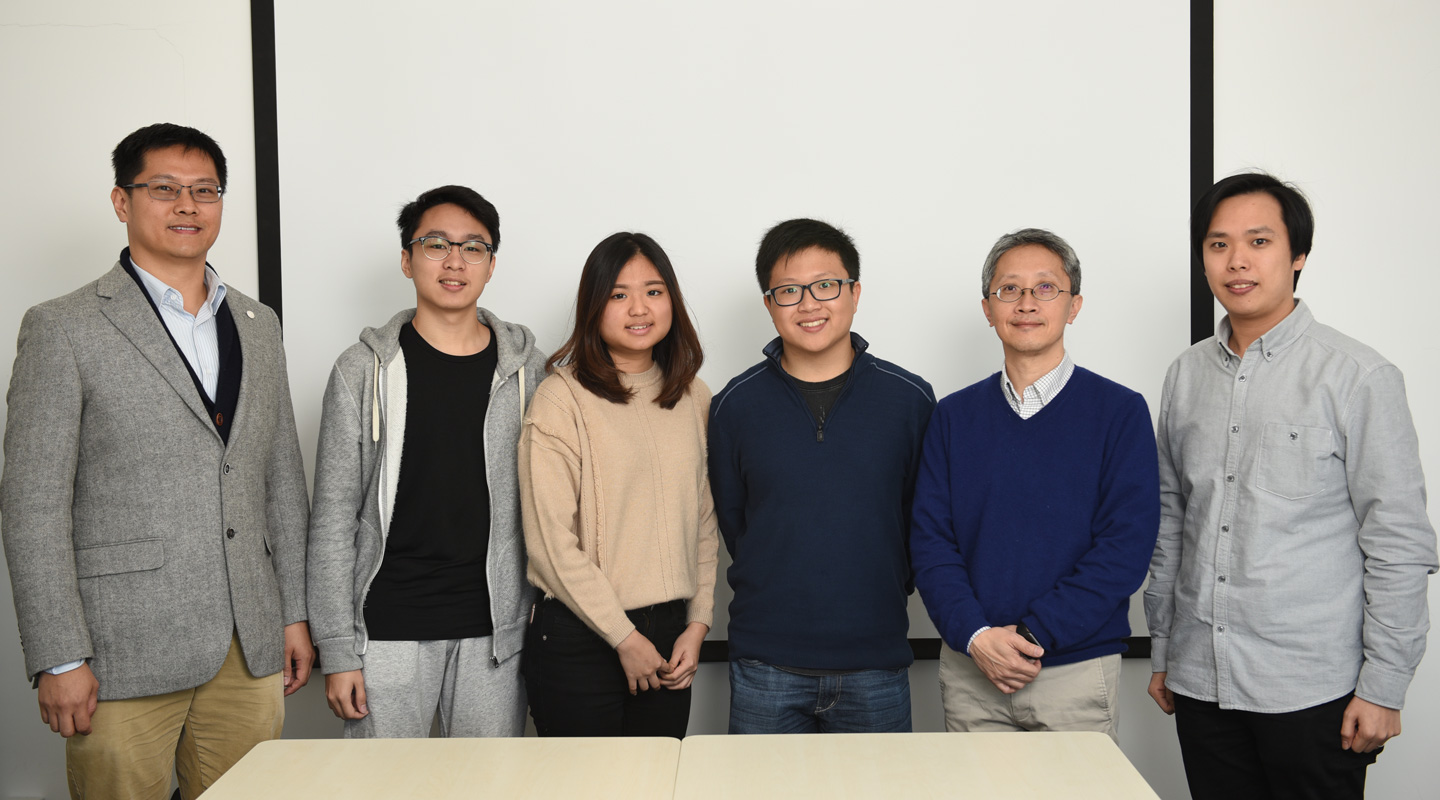 Dr. Kent Lee <em>(1st left)</em> expects the project could integrate international students with local students. uReply GO was developed by Prof. Paul Lam <em>(2nd right)</em> and his team at CLEAR <em>(Photo by ISO Staff)</em>