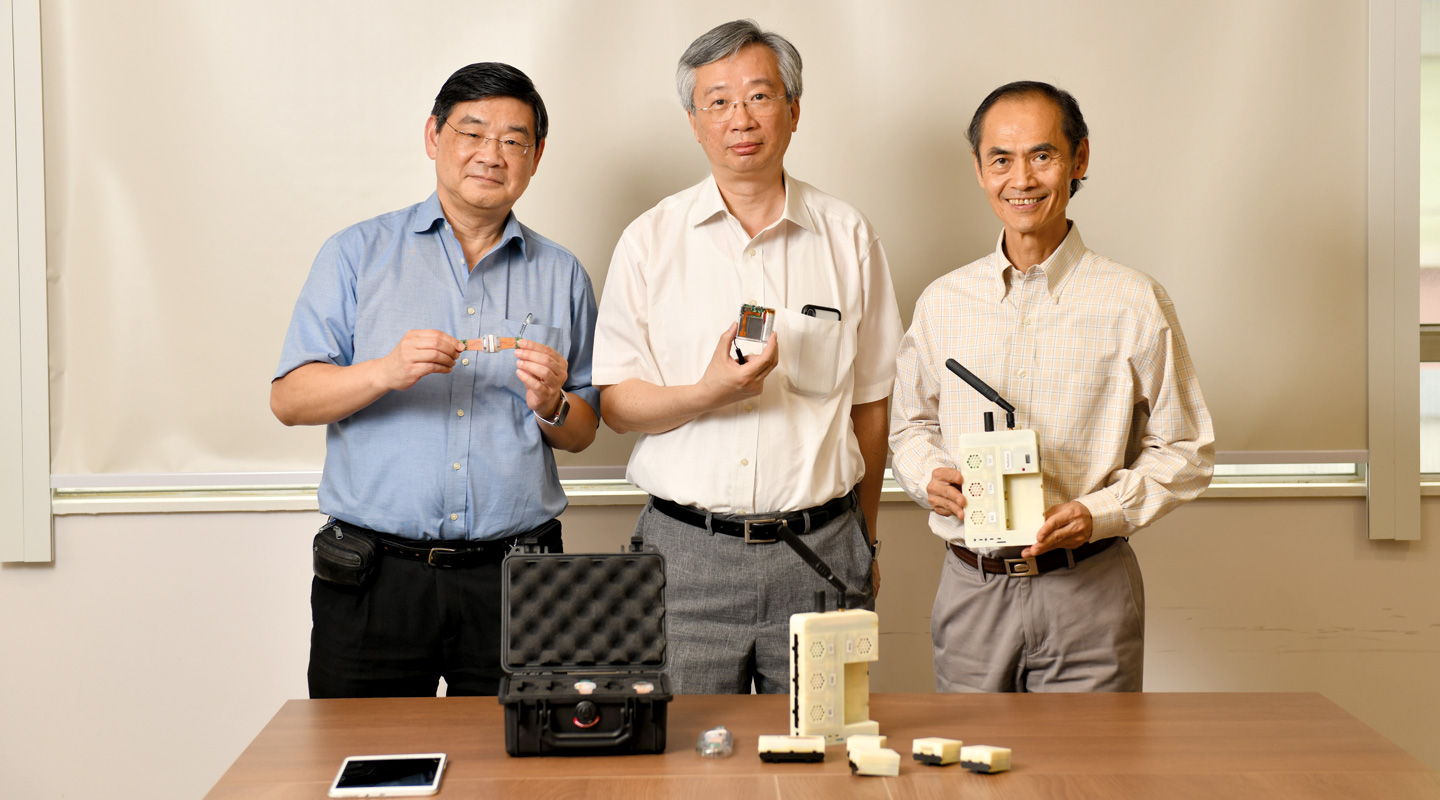 From left: Prof. Leung Kwong-sak, Prof. Fung Tung and Prof. Leung Yee <em>(Photo by ISO)</em>