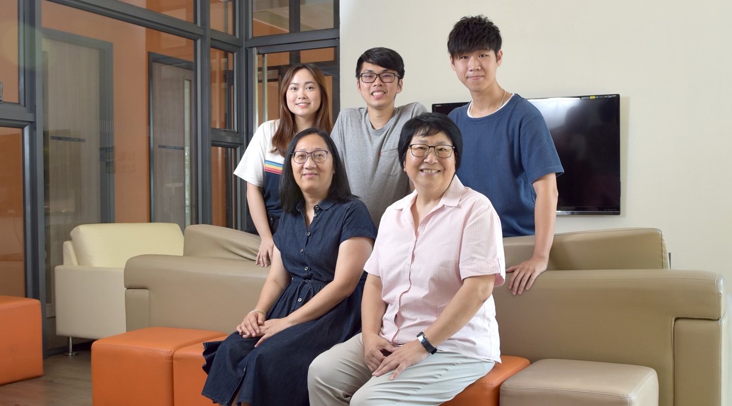<em>Front row from left: Ms. Irene Ng, Prof. Chair Sek-ying; back row from left: Victoria Lee, Michael Yip and Hugo Lam</em> (Photos by ISO Staff)