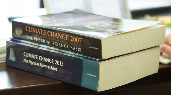 劉教授與全球學者共同撰寫2007及2013年氣候變化評估報告