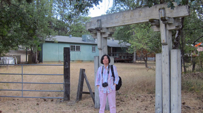 Professor Yip visits an overseas Chinese cemetery