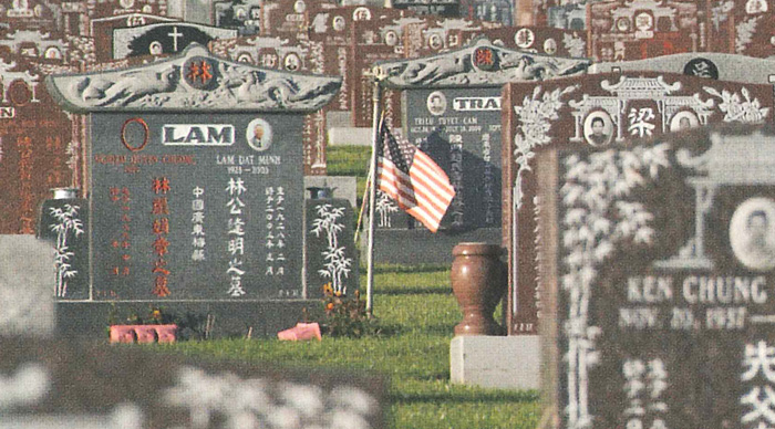 A Chinese cemetery in the United States <em>(Photo: Collections of the Tung Wah Museum)</em>