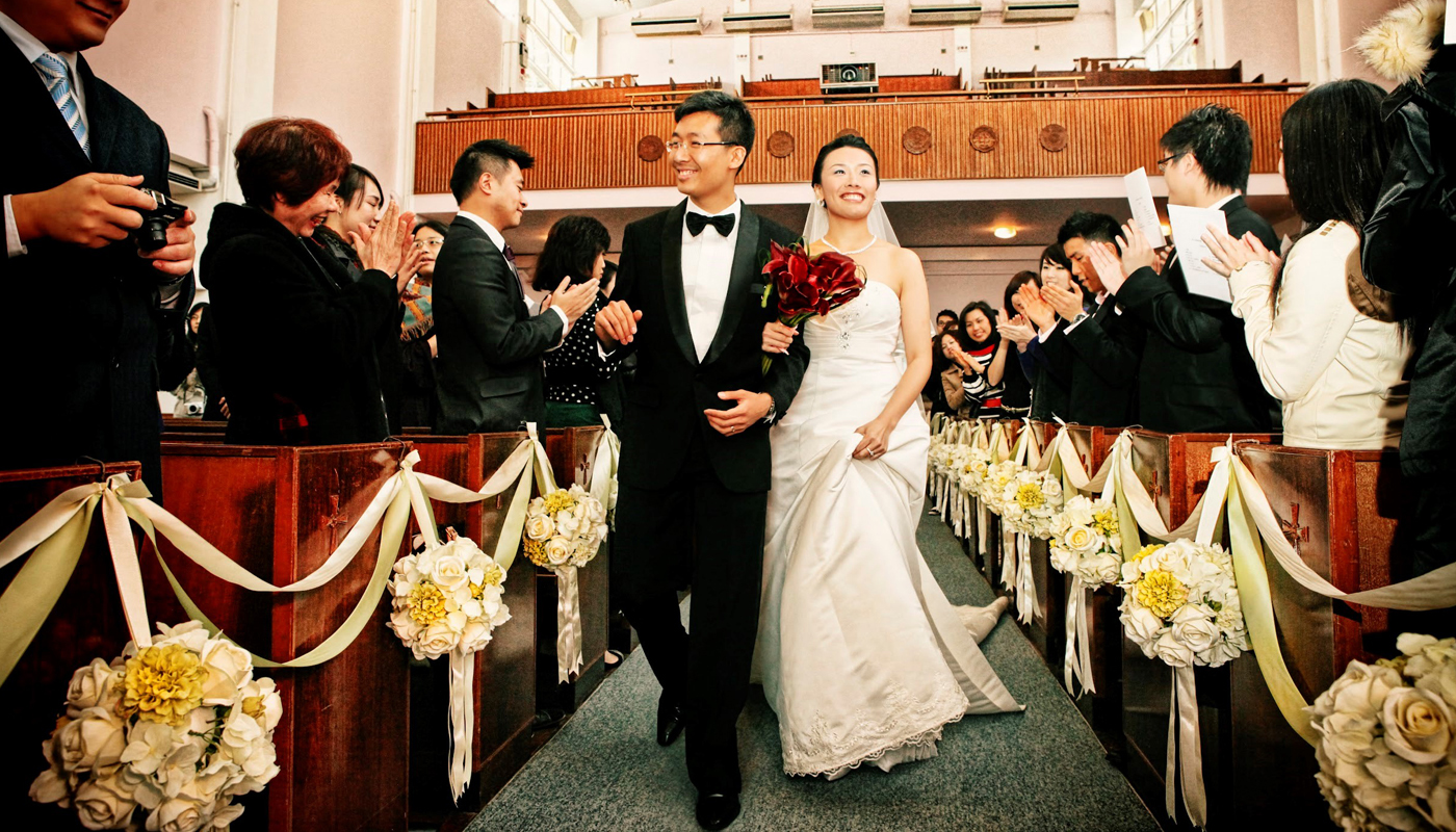 Quintina and her CUHK classmate Bong Li <em>(2004 Chung Chi Information Engineering)</em> had their wedding at the Chung Chi College Chapel <em>(courtesy of interviewee)</em>
