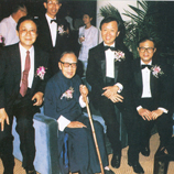 （左起）副校長金耀基教授、錢穆教授、高錕校長，和時任院長林聰標博士於1989年新亞書院40周年晚宴上聚首一堂