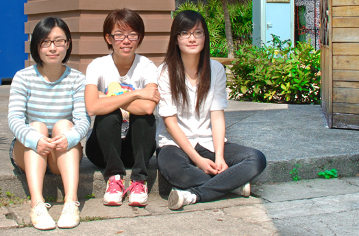 Lam Estelle, LLB (Year 4), Lam Sin Ting, Alice, GRM (Year 2), Chan Lok Tung, Adana, GRM (Year 3)
