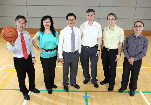 From left: Mr. Fung Siu-man, Director of Campus Development; Ms. Vivian Ho, Director of Campus Planning and Sustainability; Prof. P.C. Ching, Vice-President; Prof. Fung Tung, Associate Vice-President; Prof. Chu Lee-man, Chairman of the Committee on Campus Environment; Mr. Benny Tam, Director of Estates Management (Photo by Chiwai@Hiro Graphics)