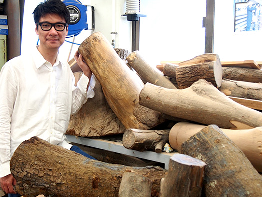 <em>Tam Wai-ping, assistant professor of the Department of Fine Arts, shows the salvaged logs in storage</em>