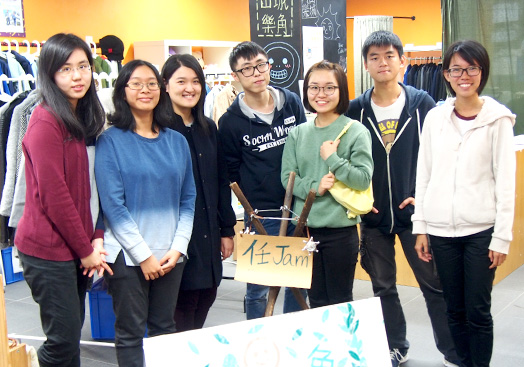 <em>CU Happy Corner gives away reusable shopping bags made of second-hand T-shirts</em>